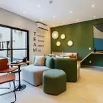 New Studio Aeroporto Congonhas Noise-Reducing Window